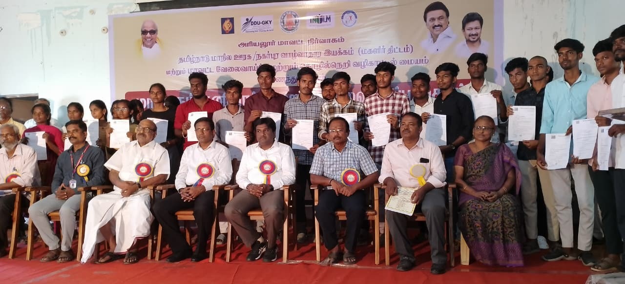 அரியலூர் அரசு கலைக் கல்லூரியில் நேற்று நடந்த தனியார் வேலைவாய்ப்பு முகாம்