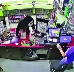 அமெரிக்காவில் குஜராத்தி பெண் சுட்டுக்கொலை