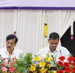 தூத்துக்குடி ஆட்சியர் அலுவலகத்தில் நடந்த ஆய்வுக் கூட்டம்