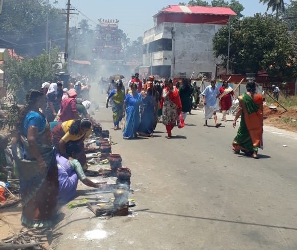 மண்டைக்காடு பகவதி அம்மன் கோயிலில் நேற்று ஆவணி சிறப்பு பொங்கல் வழிபாடு
