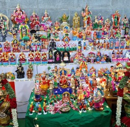 கோவில்பட்டி ஸ்ரீ மீனாட்சி அம்மன் கோவிலில் நவராத்திரி விழா தொடக்கம்