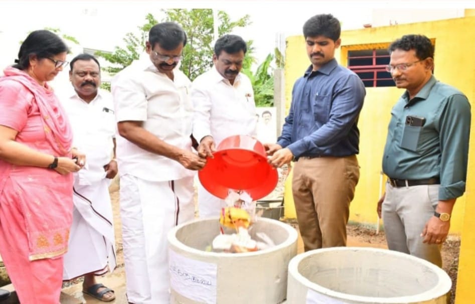 மேல்மனம்பேடு ஊராட்சியில் தூய்மை இயக்கத்தை அமைச்சர் ஆவடி நாசர் துவக்கி வைத்தார்