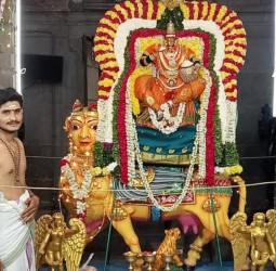 திருவண்ணாமலை செப் -25 ஸ்ரீ வாசவி கன்யகா பரமேஸ்வரி அம்மன் ஆலயத்தில் நவராத்திரி விழா 3-ஆம் நாள்