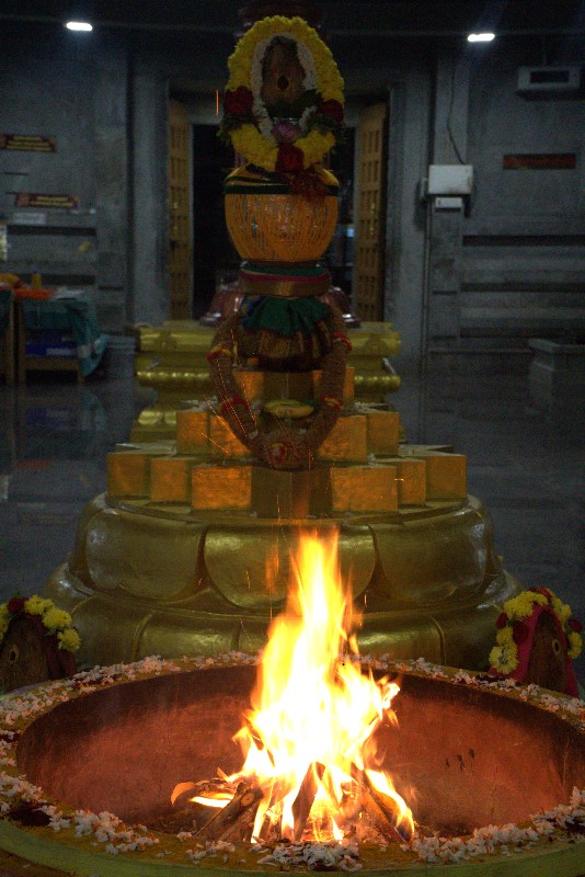 உக்கல் அருள்மிகு மடாவளம் ஸ்ரீ காமாட்சி அம்பாள் கோயிலில் யாக வேள்வி பூஜை: