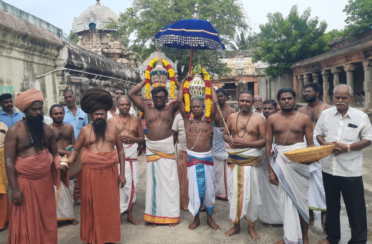 ருத்ர அபிஷேகத்தில் தருமபுர ஆதீனம் மாசிலாமணி தேசிக ஞானசம்பந்த பரமாச்சாரியார் சுவாமிகள்