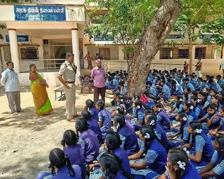 சி. முட்லூர்: அரசு பள்ளியில் விழிப்புணர்வு
