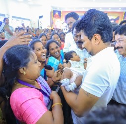 முன்னேற்றப்பாதையில் முப்பெரும் விழா’ நலத்திட்ட திமுக குடும்பத்தினருடன் கலந்துரையாடிய துணை முதல்வர் உதயநிதி