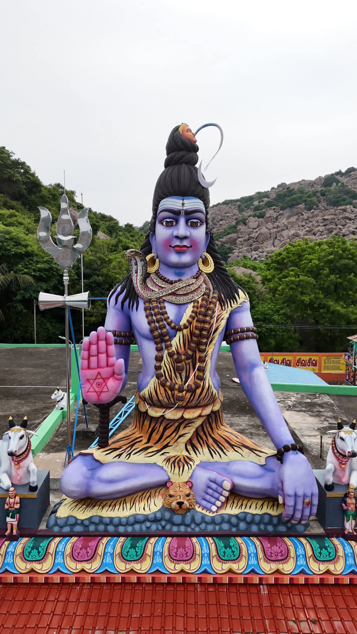 ஈஷாவுக்கு நிகராக உள்ள 36 அடி சிவன் சிலை...