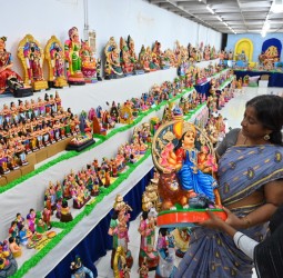 அண்ணாசாலை காதி கிராமோத்யோக் பவனில் நடக்கும் நவராத்திரி கொலு பொம்மைகள் கண்காட்சி