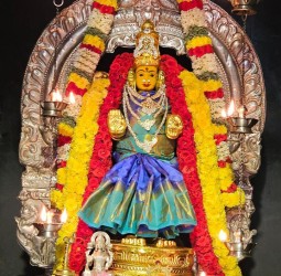 ஸ்ரீ வாசவி கன்யகா பரமேஸ்வரி அம்மன் ஆலயத்தில் நவராத்திரி முதல் நாளான நேற்று வெகு சிறப்பாக கொண்டாடப்பட்டது