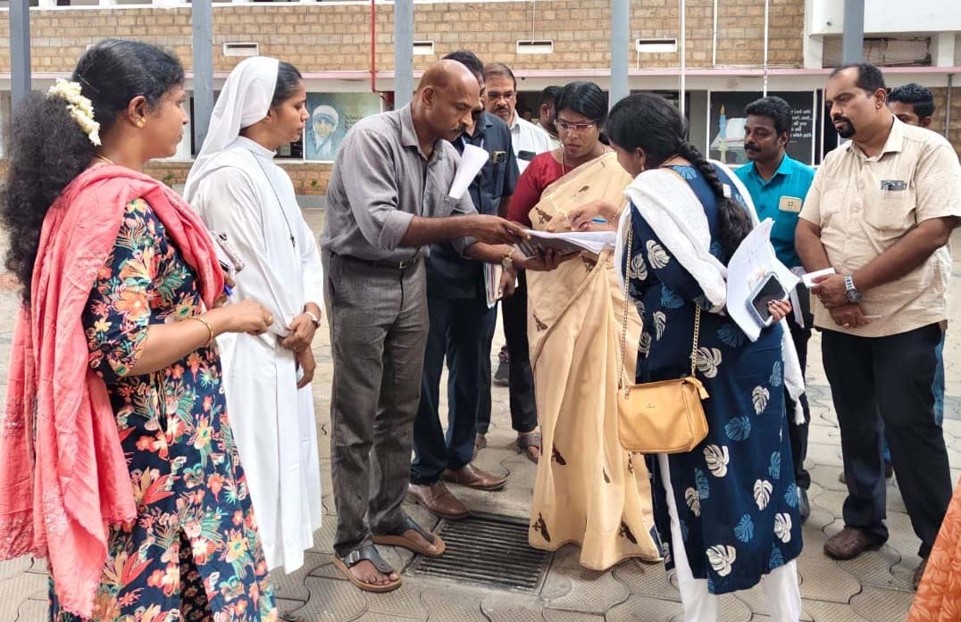 குழந்தை ஏசு மெட்ரிக் பள்ளி வளாகத்தில் நலம் காக்கும் ஸ்டாலின் சிறப்புமுகாம் முன்னேற்பாடு பணி