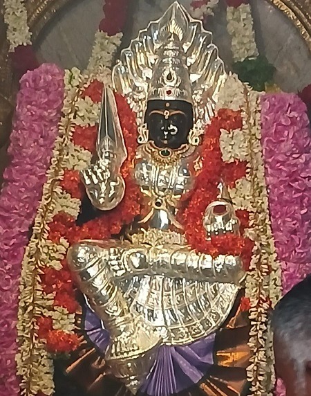 ஆண்டாள் மாரியம்மன் திருக்கோவில் ஆண்டாள் மாரியம்மனுக்கு ரூ. 16 லட்சம் மதிப்புள்ள வெள்ளி கவசம்