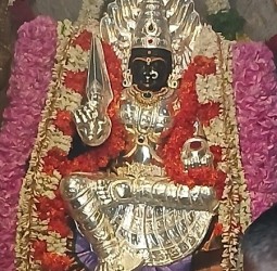 ஆண்டாள் மாரியம்மன் திருக்கோவில் ஆண்டாள் மாரியம்மனுக்கு ரூ. 16 லட்சம் மதிப்புள்ள வெள்ளி கவசம்