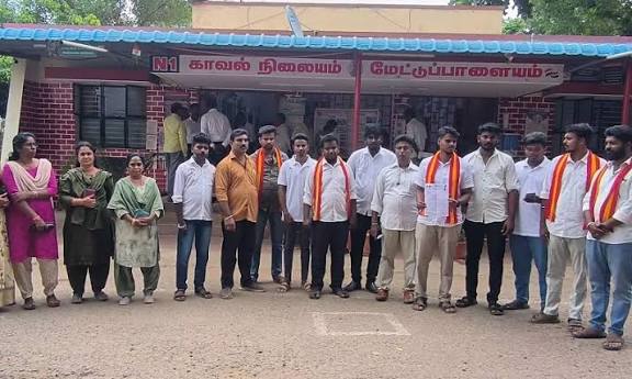 விஜய் குறித்து பேச்சு:  சீமான் மீது போலீசில் புகார்