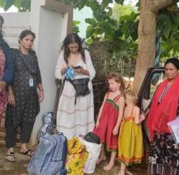 கர்நாடக குகையில் வாழ்ந்த ரஷ்ய பெண் தாயகம் திரும்ப உதவி செய்ய வேண்டும்: மத்திய அரசுக்கு கர்நாடக உயர் நீதிமன்றம் உத்தரவு