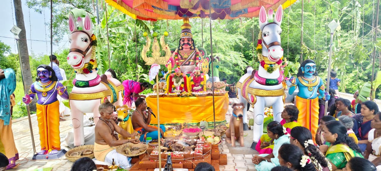 கிழவம் பூண்டி ஸ்ரீ முனீஸ்வரன் மற்றும் அம்ச்சார் அம்மன் கோவிலில் 48 ஆம் நாள் மண்டல பூஜை