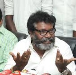 எடப்பாடி பழனிசாமி  சுயநல அரசியல் செய்கிறார் கருணாஸ் கடும் விமர்சனம்