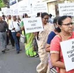 20 ஆண்டாக பதவி உயர்வு இல்லை’ - புதுச்சேரி அரசுக் கல்லூரி உதவி பேராசிரியர்கள் பேரணி