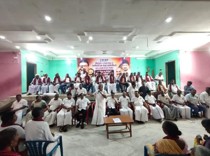 ரெட்டணை ஊராட்சியில் நேற்று இரவு மயிலம் வடக்கு ஒன்றிய செயலாளர் மணிமாறன் ஏற்பாட்டில் மஸ்தான் எம்எல்ஏ முன்னிலையில் பல்வேறு கட்சிகளை சேர்ந்த 300 பேர் திமுகவில் இணையும் நிகழ்ச்சி