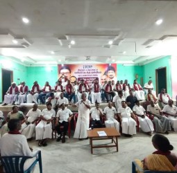 ரெட்டணை ஊராட்சியில் நேற்று இரவு மயிலம் வடக்கு ஒன்றிய செயலாளர் மணிமாறன் ஏற்பாட்டில் மஸ்தான் எம்எல்ஏ முன்னிலையில் பல்வேறு கட்சிகளை சேர்ந்த 300 பேர் திமுகவில் இணையும் நிகழ்ச்சி