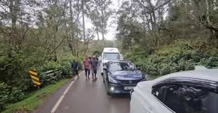 கொடைக்கானல்: தொடர் விடுமுறையால் குவிந்த சுற்றுலா பயணிகள்; அணிவகுத்த வாகனங்கள்