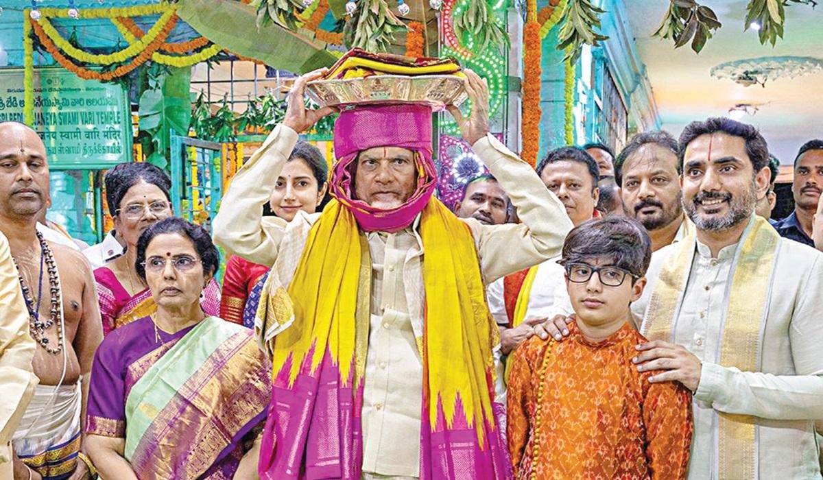 ஆந்​திர அரசின் சார்பில் முதல்​வர் சந்​திர​பாபு நாயுடு பட்டு வஸ்​திரங்​களை காணிக்​கை