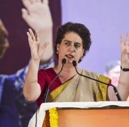 மகளிர் வாக்குகளை குறிவைத்தே பிஹார் அரசு ரூ.10,000 நிதியுதவி: பிரியங்கா காந்தி சாடல்