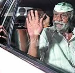 மும்பை நிழல் உலக தாதாக்​களுக்கு சவாலாக இருந்த அருண் காவ்லிக்கு 17 வருட சிறைக்கு பிறகு ஜாமீன்