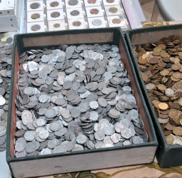 திண்டுக்கல் தரகு மண்டி குமாஸ்தா மண்டபத்தில் நடக்கும் நாணய கண்காட்சி