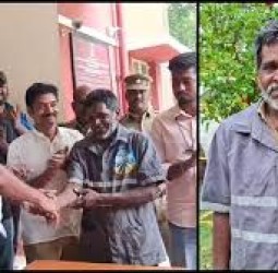 கண்டெடுத்த தங்கச் சங்கிலியை காவல் நிலையத்தில் ஒப்படைத்த தூய்மைப் பணியாளர் கவுரவிப்பு