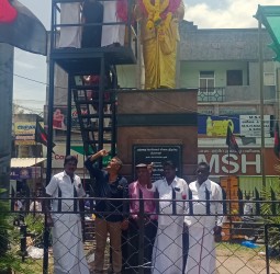 திருவாரூர் டாக்டர் கலைஞர் பேருந்து நிலையம் அருகில் உள்ள தந்தை பெரியார் அவர்களின் திருஉருவ சிலைக்கு மதிமுக சார்பில் மாலை அணிவித்து மரியாதை