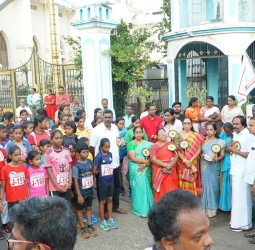 பாலின சமத்துவத்தை வலியுறுத்தி பெண்கள் கலந்துகொண்ட மாரத்தான்