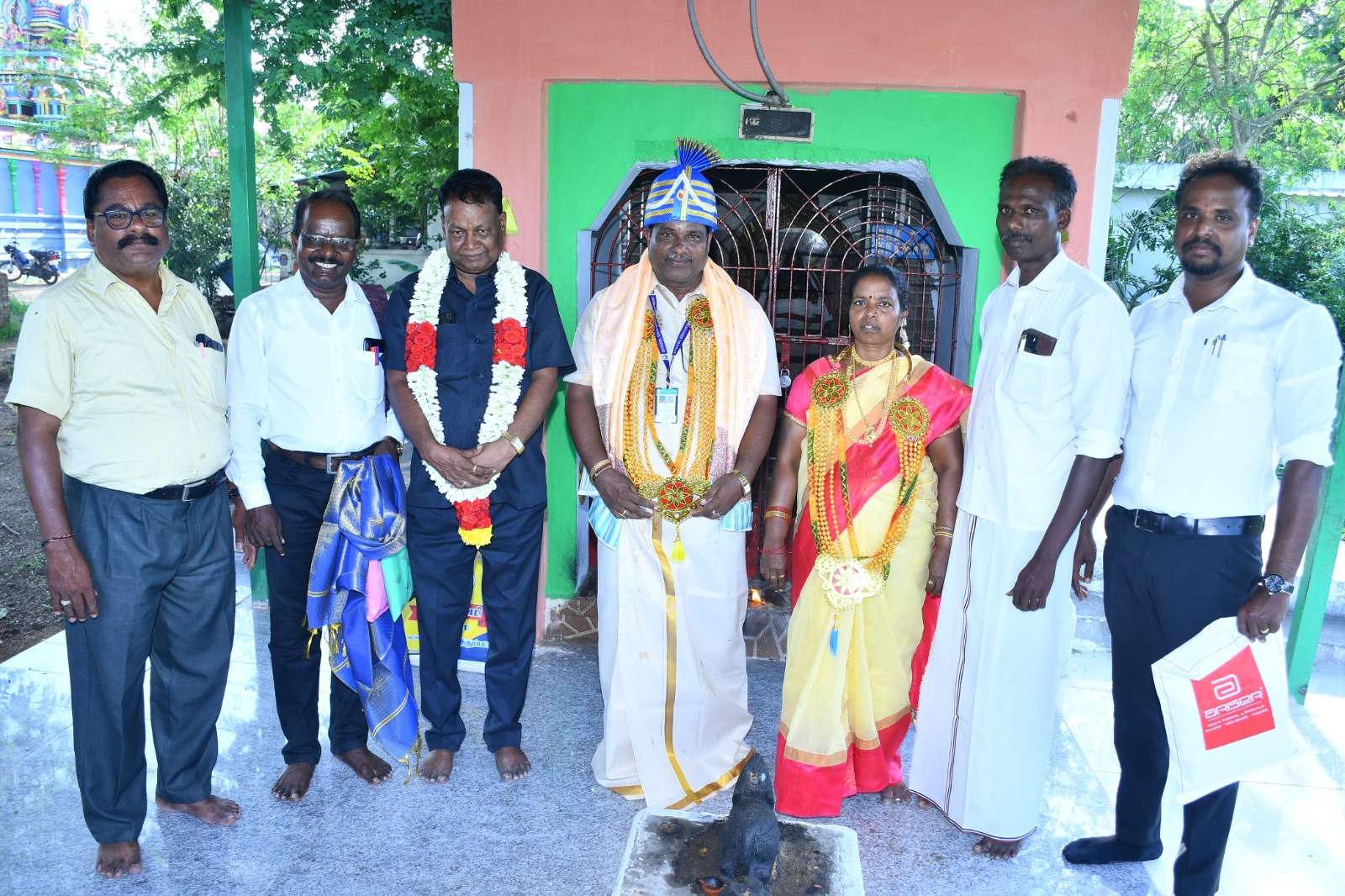 தமிழ்நாடு அரசின் டாக்டர் ராதாகிருஷ்ணன் விருது பெற்ற அரசு பள்ளி ஆசிரியருக்கு பாராட்டு விழா: