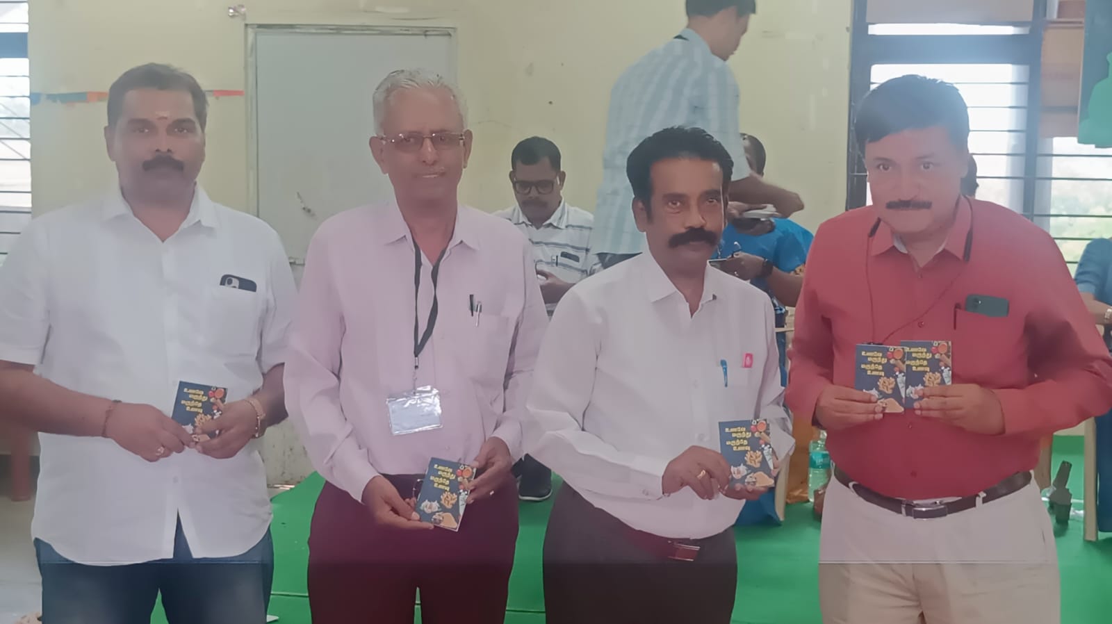 நமது மண்வாசம் வெளியிடும் பட்டறிவுப் பதிப்பகத்தின் " உணவே மருந்து! மருந்தே உணவு" நூல்