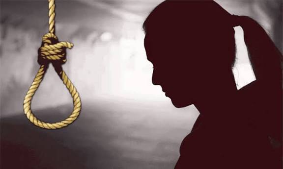 10ம் வகுப்பு படித்து வந்த மகனை பள்ளியிலிருந்து நிறுத்தியதால் விரக்தி: தாய் தூக்குப்போட்டு தற்கொலை