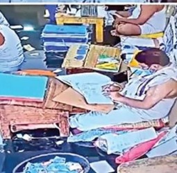 திருப்பதி உண்டியல் பணம் ரூ.100 கோடி கொள்ளை: தேவஸ்தான ஊழியர் திருடும் வீடியோ வெளியானது