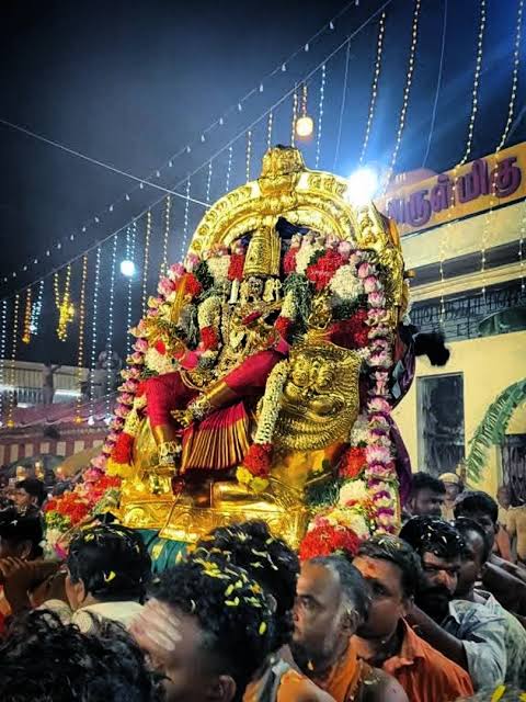 மேல்மலையனூர் அங்காளம்மன் கோவிலில் புரட்டாசி அமாவாசை ஊஞ்சல் உற்சவம்