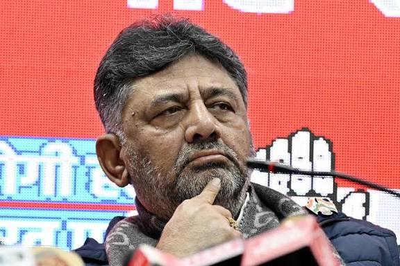 பிரதமர் இல்லம் உள்ள சாலையிலும் பள்ளங்கள் உள்ளன; கர்நாடகாவையே பெரிதுபடுத்துகிறார்கள் - டி.கே. சிவகுமார்