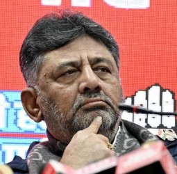 பிரதமர் இல்லம் உள்ள சாலையிலும் பள்ளங்கள் உள்ளன; கர்நாடகாவையே பெரிதுபடுத்துகிறார்கள் - டி.கே. சிவகுமார்