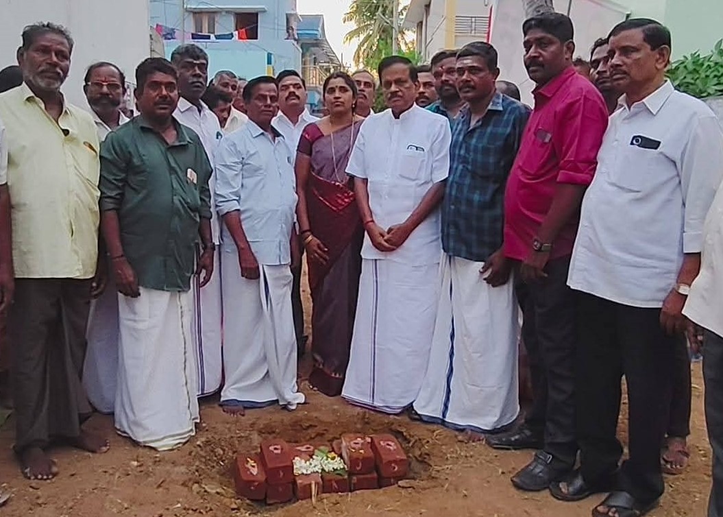 பல்நோக்கு கட்டிடம் கட்ட முன்னாள் அமைச்சர் தளவாய் சுந்தரம் அடிக்கல்