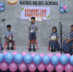 ஆதர்ஷ் மெட்ரிக் மேல்நிலை பள்ளியில் இரண்டாம் வகுப்பு மாணவர்களின் கருத்தரங்கம்