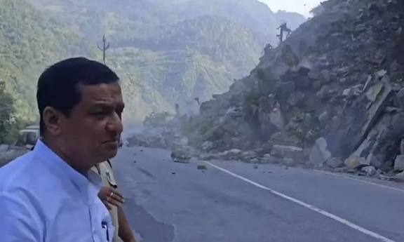 உத்தரகாண்டில் எம்.பி. பார்வையிட்டு கொண்டிருந்தபோது நிலச்சரிவு