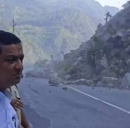 உத்தரகாண்டில் எம்.பி. பார்வையிட்டு கொண்டிருந்தபோது நிலச்சரிவு