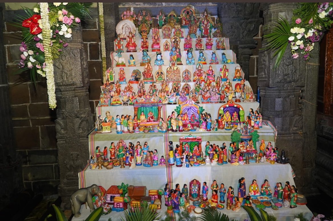 காமாட்சி அம்மன் ஆலயத்தில் கொலு