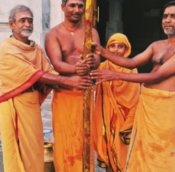 உக்கல் அருள்மிகு மடாவளம் ஸ்ரீ காமாட்சி அம்பாள் கோயிலில் நவராத்திரி பூஜை முன்னிட்டு பந்தக்கால் நடும் வைபவம்: