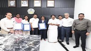 8 விளையாட்டு வீராங்கனைகளுக்கு பணி நியமன ஆணை: துணை முதலமைச்சர் உதயநிதி வழங்கினார்