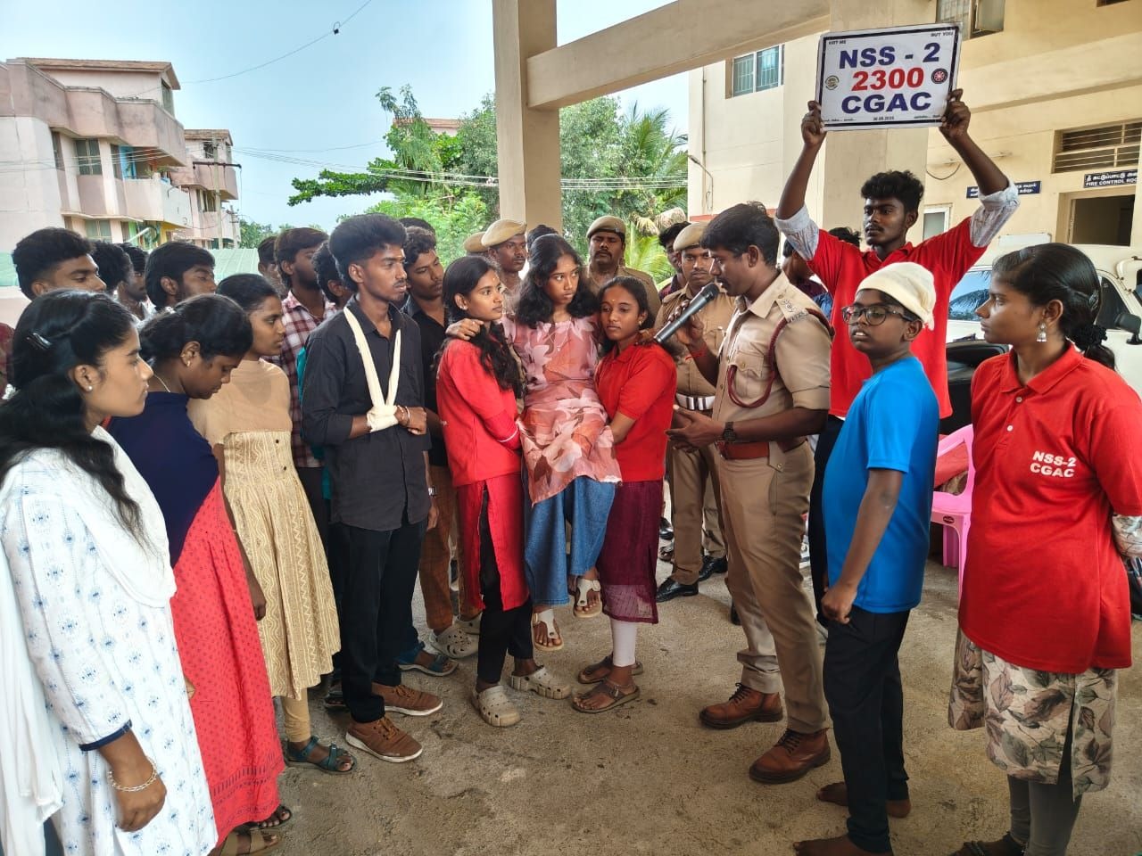 கல்லூரி மாணவர்களுக்கு வடக்கு தீயணைப்பு நிலையத்தில் முதலுதவி விழிப்புணர்வு