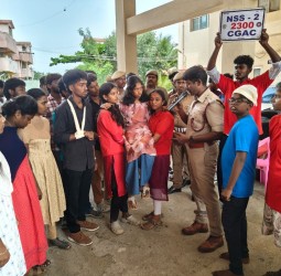 கல்லூரி மாணவர்களுக்கு வடக்கு தீயணைப்பு நிலையத்தில் முதலுதவி விழிப்புணர்வு