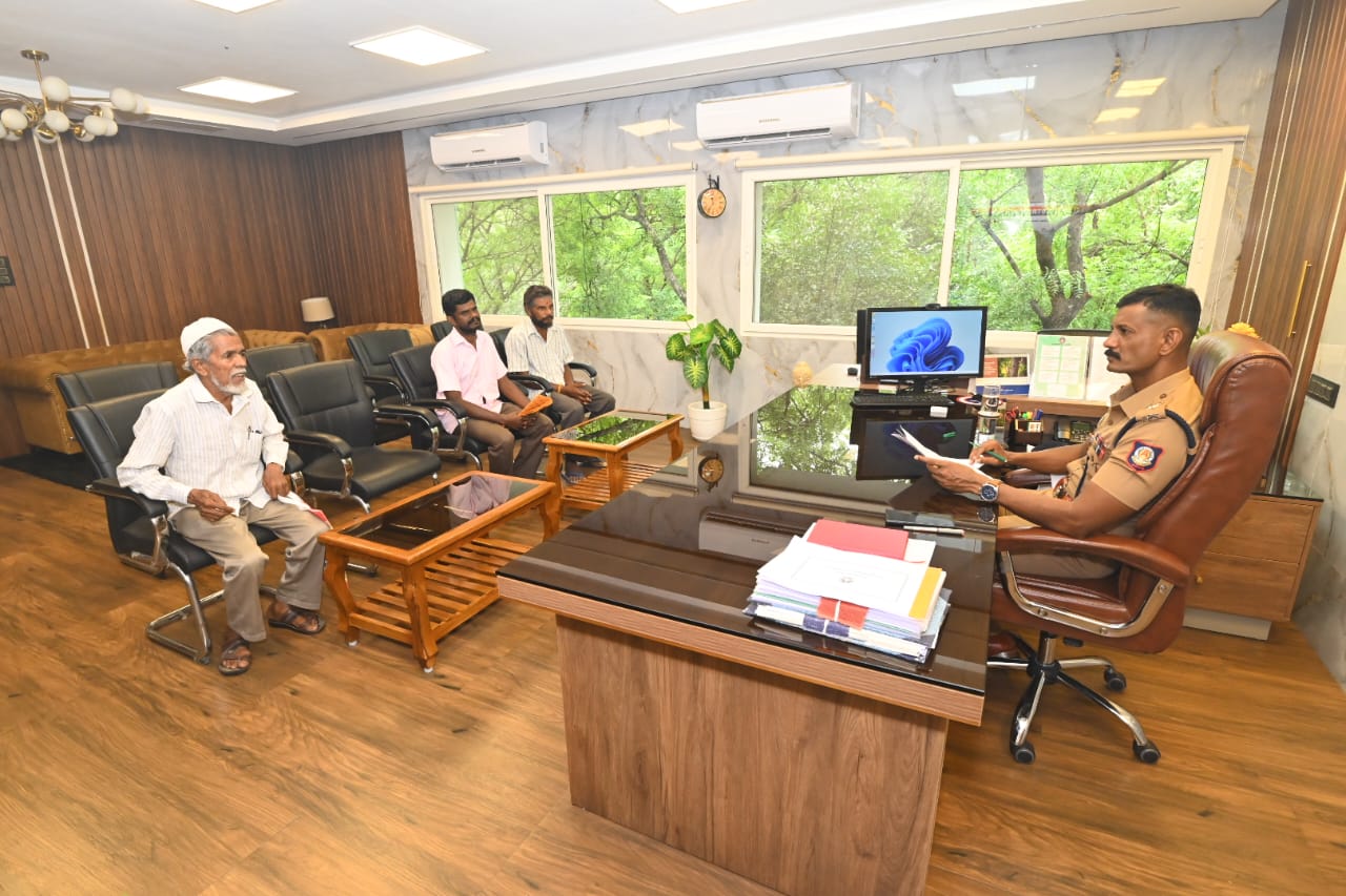 வேலூர் மாவட்ட காவல் கண்காணிப்பாளர் அலுவலகத்தில் பொதுமக்கள் குறைதீர்வு நாள்!