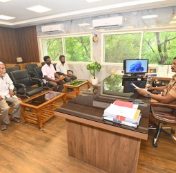 வேலூர் மாவட்ட காவல் கண்காணிப்பாளர் அலுவலகத்தில் பொதுமக்கள் குறைதீர்வு நாள்!